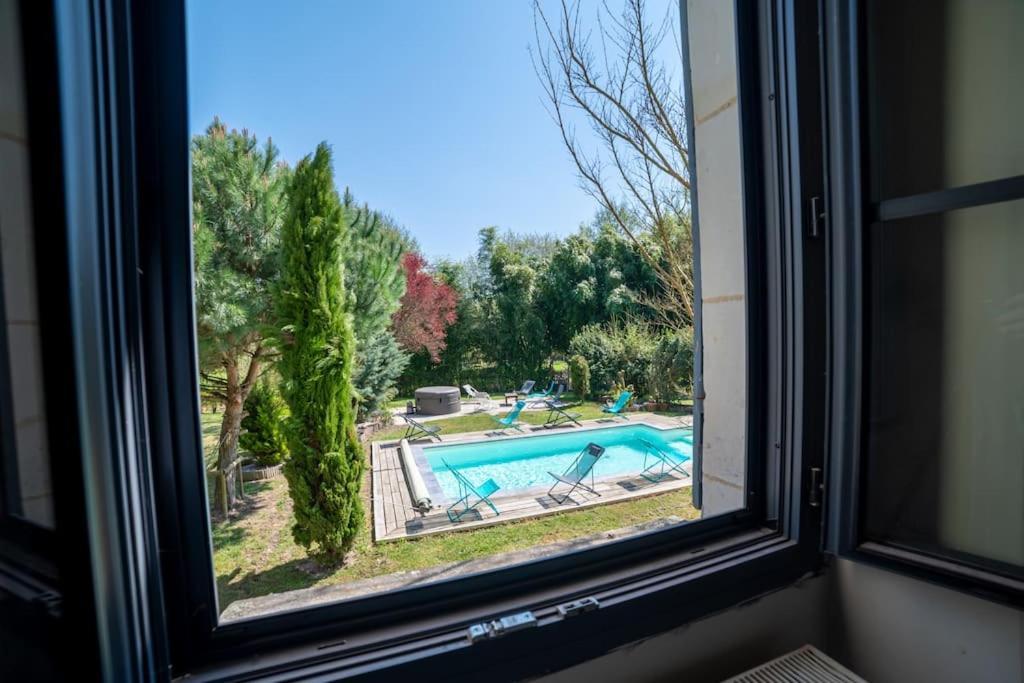 Le Clos Du Tilleul Fabuleuse Propriete 15 A 30 Pers Piscine Au Coeur D'Un Charmant Village Thilouze Exterior foto